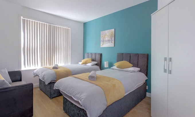 Erdington House | Modern 4 Bedroom Home with Superfast Wifi