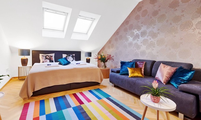 Smichov House | Modern 4 bedroom Lesser Town Apartment