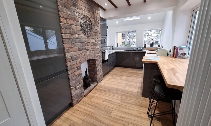 Aberbeeg House | Modern 4-bedroom Townhouse With Private Garden