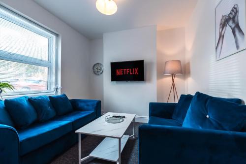 Southampton House | Modern 4 Bedrooms-Sleeps 8-Long Term Disc-Driveway