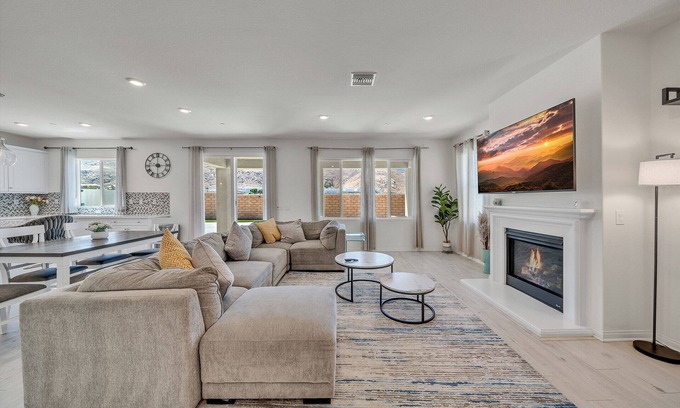 Riverside House | Modern 4BR|Fully furnished|Spacious Backyard|Pets Okay|Garage Access #41559
