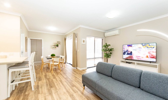 Cloverdale House | Modern 4X2 Perth house near Stadium/Casino/Airport