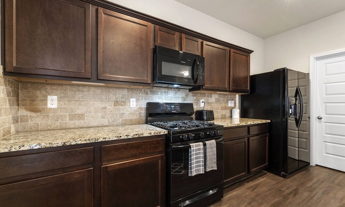 Church Street House | Modern 5 Bedrm home near airport & shopping centers