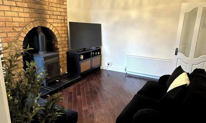 Erdington House | Modern 5 bedroom | Close to M6 | Fast Wi-Fi