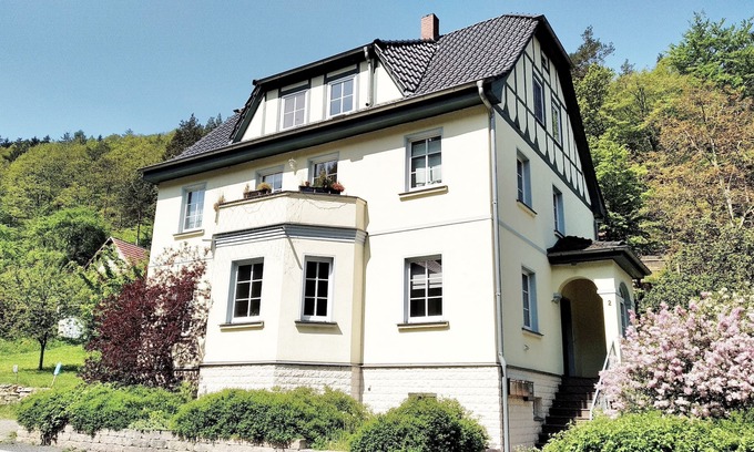 Saalfelder Hoehe Apartment | modern 85 m2 Apartment in lovingly newly renovated house EC