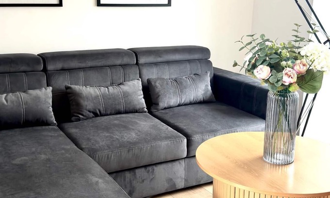 Livingston Apartment | Modern Almondvale Apartment