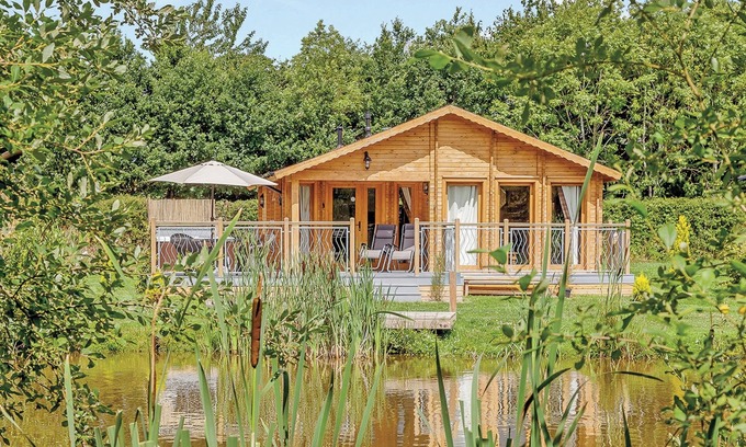 Welsh Frankton Ski Chalet | Modern and bespoke luxury lodge perfect for couples looking for a revitalizing escape.