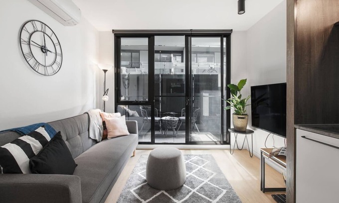 Abbotsford Apartment | Modern and Cosy Parkland Retreat near Yarra River