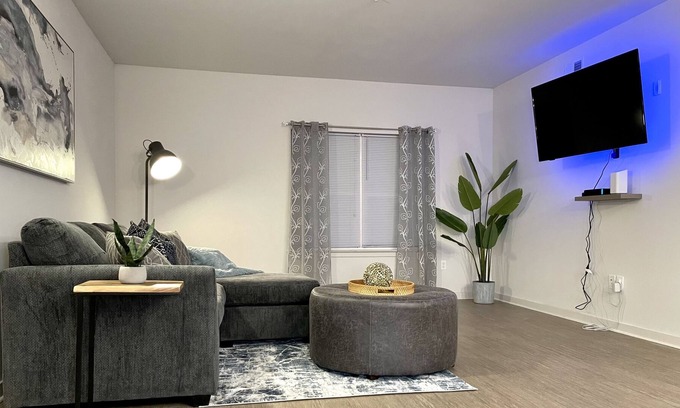 New Castle Apartment | Modern and Cozy 2-Bedroom, 2-Bathroom Getaway!