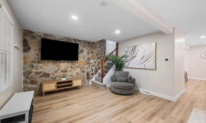 Bakerstown House | Modern and Cozy 3BD Home in Gibsonia-Pittsburgh