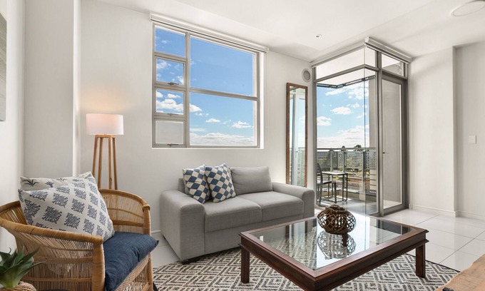 Greater Johannesburg Metropolitan Area Apartment | Modern And Trendy 1 Bed Across From Rosebank Mall