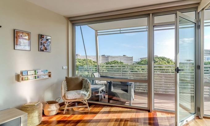 Sant Adria de Besos Apartment | Modern apartment near Forum Beach & Parking