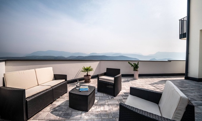 Caldaro Sulla Strada del Vino House | Modern apartment at the valley station of the Mendelbahn