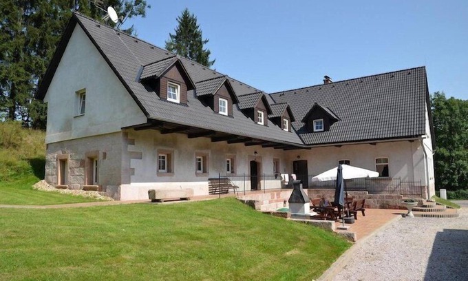 Stupna Apartment | Modern Apartment in Vidochov with Swimming Pool