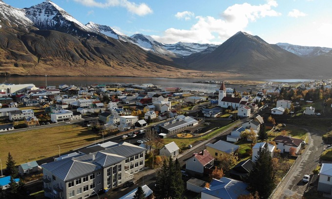 Siglufjorður Apartment | Modern apartment in Siglufjörður with amazing mountain view