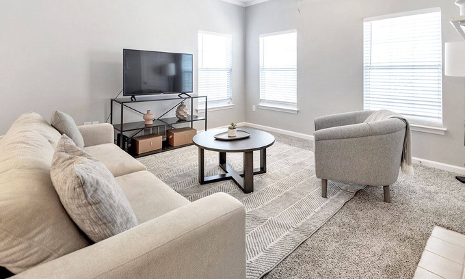 Collierville Apartment | Modern Apartment in Prime Location (ID8622X86)
