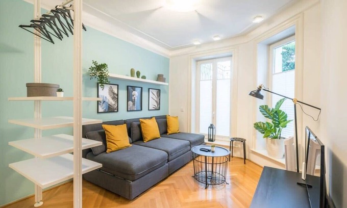 Rotherbaum Apartment | Modern Apartment in Rotherbaum for up to 5 Guests