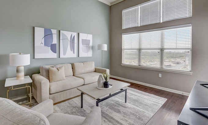 I-435 West KC-KS Apartment | Modern Apartment in Prime Location (ID9965X67)