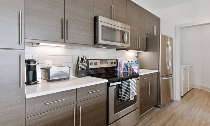 Short Pump Apartment | Modern Apartment in Prime Location (ID4420X29)