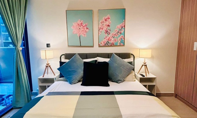 Nad Al Sheba Apartment | Modern apartment in vibrant Dubai with AC, fitness room, WiFi