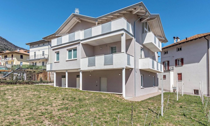 Ville d'Anaunia Apartment | Modern Apartment "Villa Vacanze Renetta" with Mountain View & Balcony