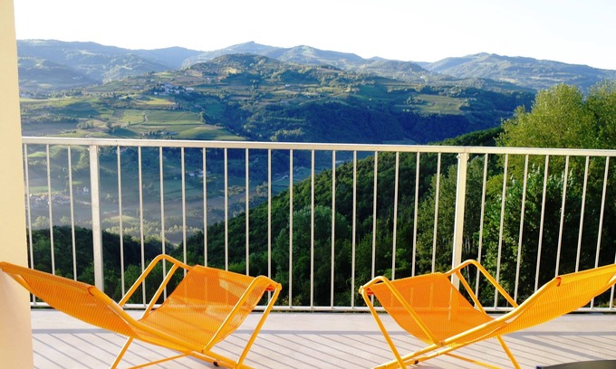 Castino Apartment | Modern apartment with a dream view