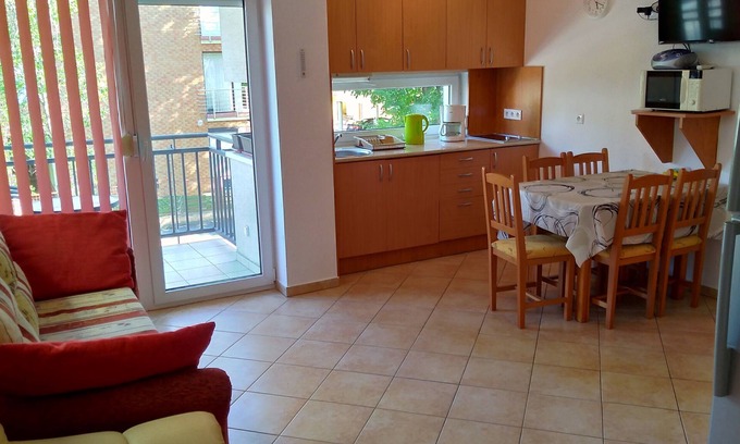 Siofok Aranypart Apartment | Modern apartment with air-condition, pool and bbq for 4+2 people, free WIFI
