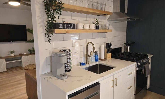 Fifth Ward Apartment | Modern Apt in Walker's Point