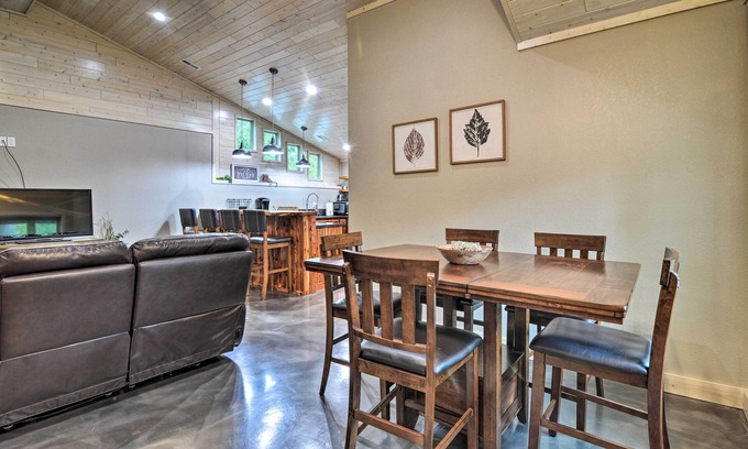 Arcadia House | Modern Arcadia Farmhouse on 80 Acres w/Fire Pit!