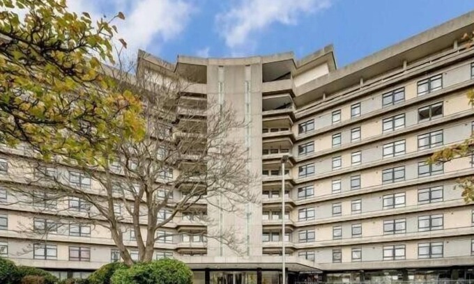 Ashford Apartment | Modern Ashford 2B Apartment (Sleeps 6) Town Centre