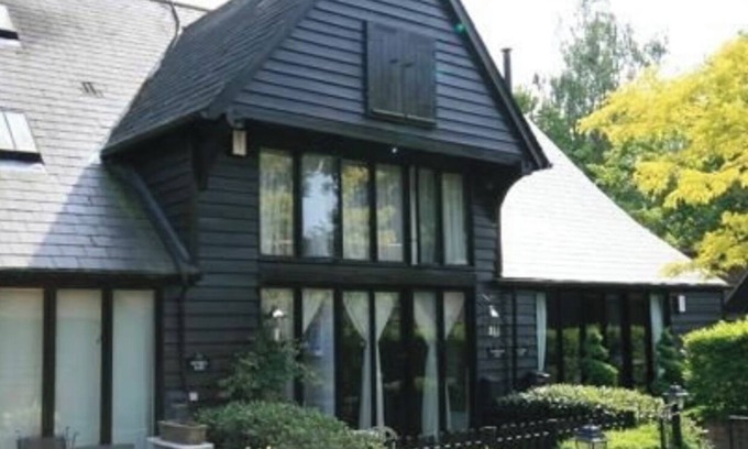 Hatfield Broad Oak House | MODERN BARN - SLEEPS 6 - 12 MINS TO STANSTED AIRPORT- PICTURESQUE VILLAGE