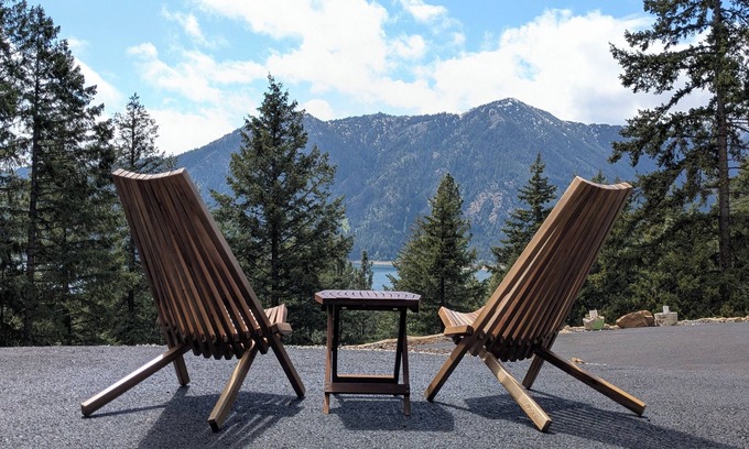 Cle Elum Cabin | Modern Bear Den Lake Cabin - 2-bedroom -6 beds- AC, WiFi, Hiking, Hot Tub, Sun