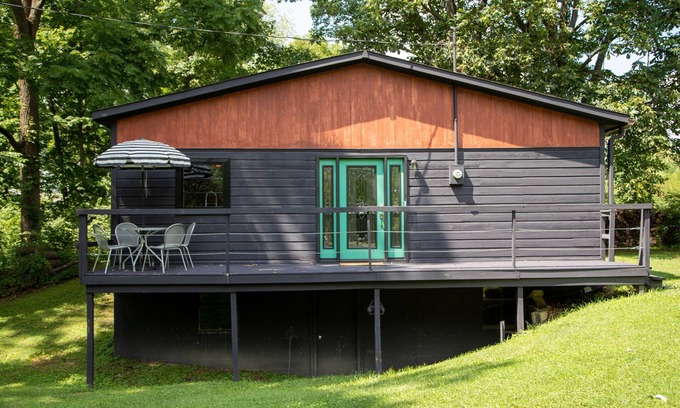 Plainfield House | Modern Bungalow- Near Airport/Indianapolis