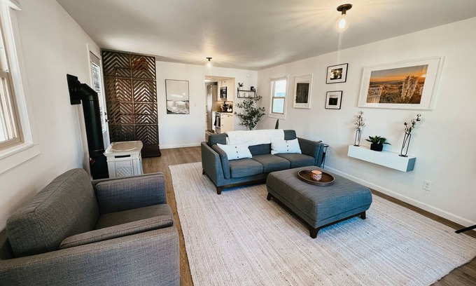 Gunnison House | Modern Bungalow - Pet Friendly - Close to downtown