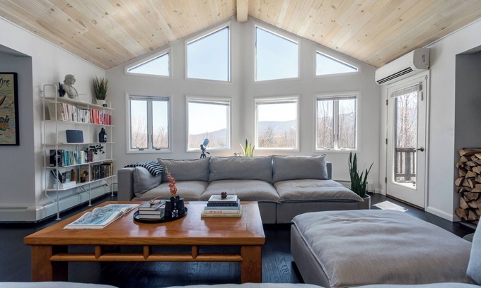 Fleischmanns House | Modern Catskills cabin - 5 mins from Belleayre Mtn. Panoramic Views + Hot Tub.