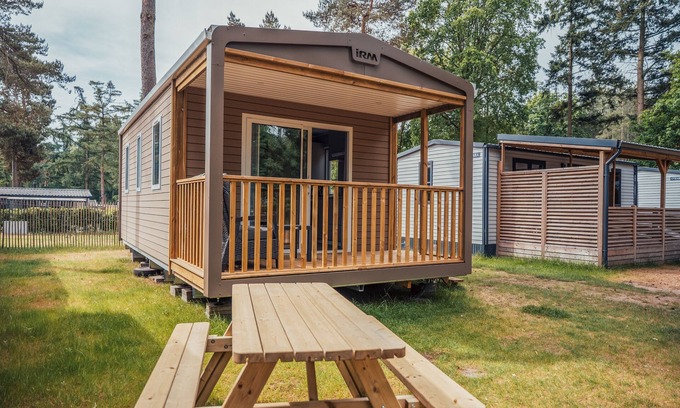 Vessem Ski Chalet | Modern chalet with luxury bathroom and screened porch