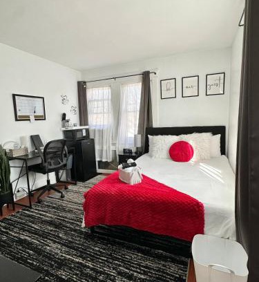 Hicksville House | Modern Chic CoCo Chanel Inspired * Biz Friendly * Close To All
