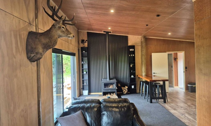 Collingwood House | Modern Comfort in Collingwood - Brand New Holiday Home