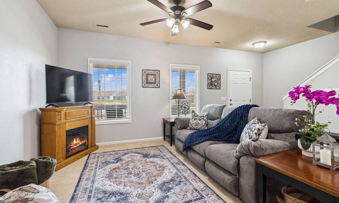Waukee House | Modern Condo 3BR-3BA. Pet friendly, Perfect 4 Families, Longer stays, Waukee-WDM