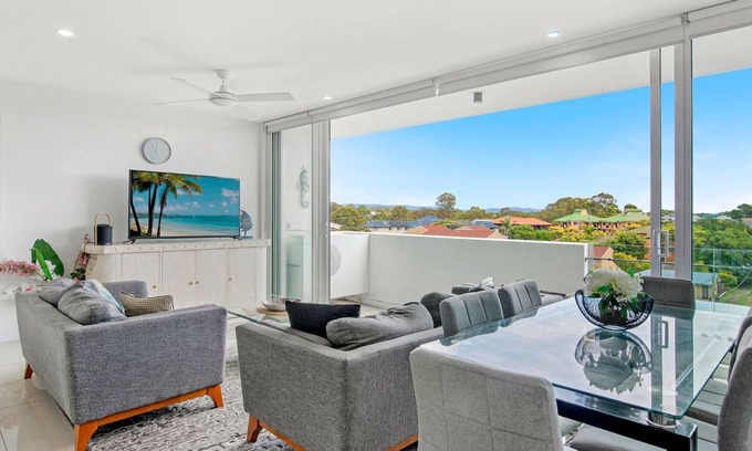 Southport Apartment | Modern Contemporary Southport Apartment - CoastHM