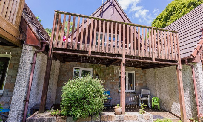 Saint Ann's Chapel Ski Chalet | Modern cornwall countryside lodge with pool access