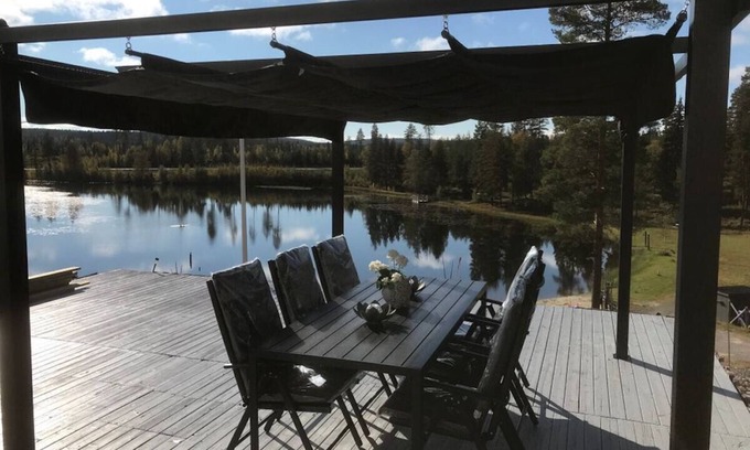 Hällfors House | Modern cottage with fantastic lakeside location