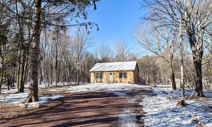 Albrightsville Cabin | Modern Cozy 2-bedroom Cabin in Albrightsville w/Wi-Fi, AC