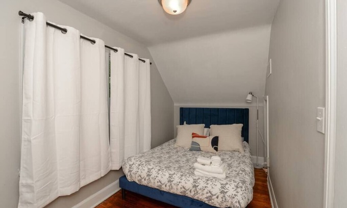 Brook Park House | Modern & Cozy 2BR Home – Elevate Your Stay!