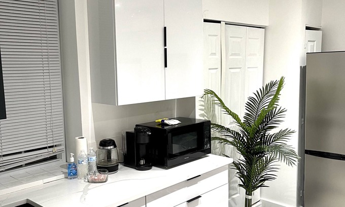 Belleville Apartment | Modern Cozy Apartment - Near American Dream Theme Park & NYC