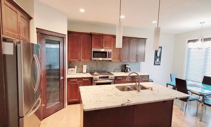 Symons Valley House | Modern Cozy Home in Calgary NW. 3 Bed+3 bath, 2 car Garage-near canmore/banff