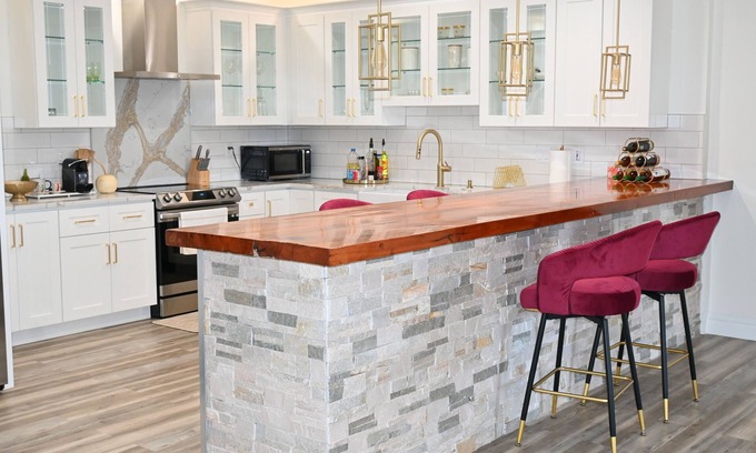 Wolcott House | Modern cozy home, pet friendly
