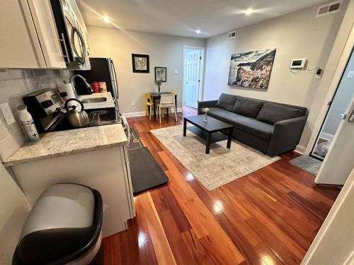 Passyunk Square Apartment | Modern Cozy Unit Near Geno's & Pat's