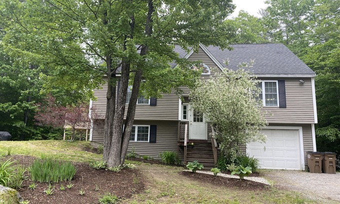 Hillsboro House | Modern CozyRustic House w Hot Tub & Pool Table near Pond/Ski