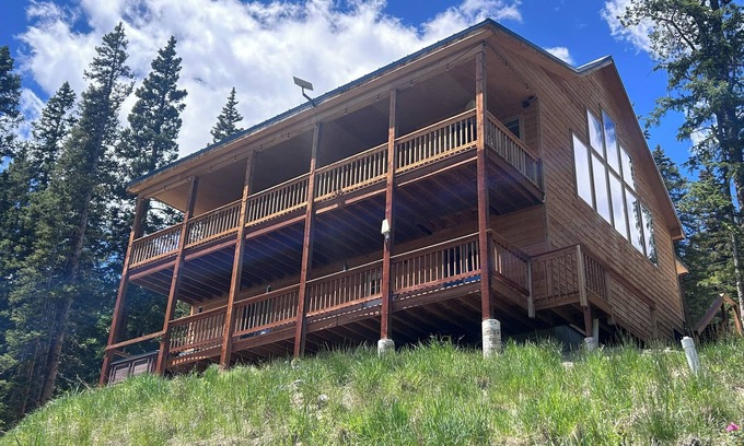 Alma Cabin | Modern, Creekside, Family Friendly Mountain Home w/Hot Tub - Sense of Adventure Retreat